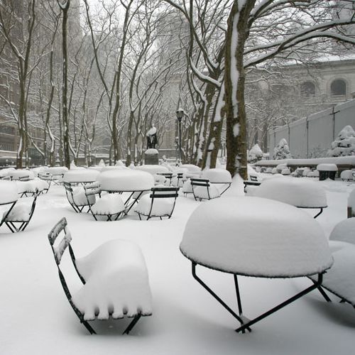 Aguantando la nieva las mesas Tertio en NYC Aguantando la nieva las mesas Tertio en NYC
