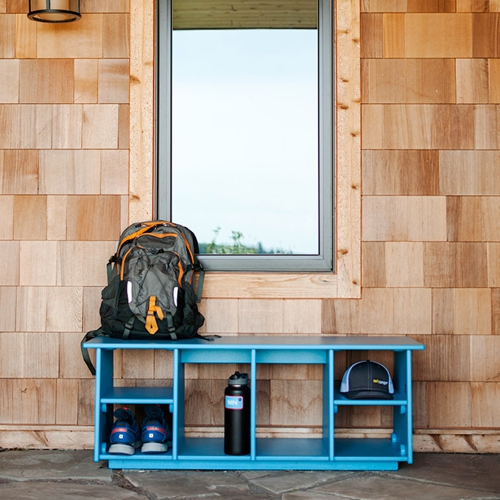 Ejemplo de un Cubby de Loll Designs instalado en una casa de campo