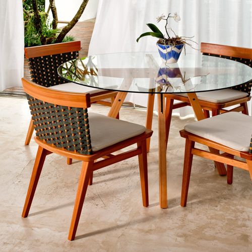 Mesa con 4 sillas de madera y tejido de Cuerda Poliester modelo Lotus de Butzke Brasil