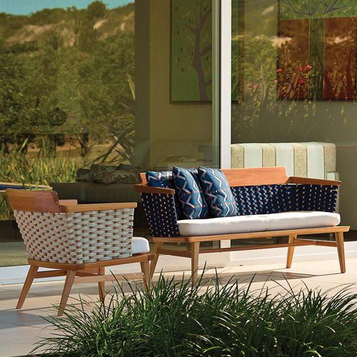 Sala de terraza de madera con tejido de cuerda de la línea Lotus de Butzke diseño de ASA Design