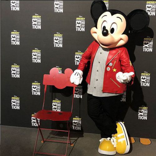Mickey Mouse presenta su silla ofical junto con Fermob