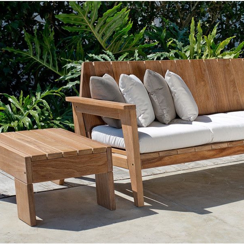 Sofa y mesita lateral para exterior modelo Mucuri de Butzke