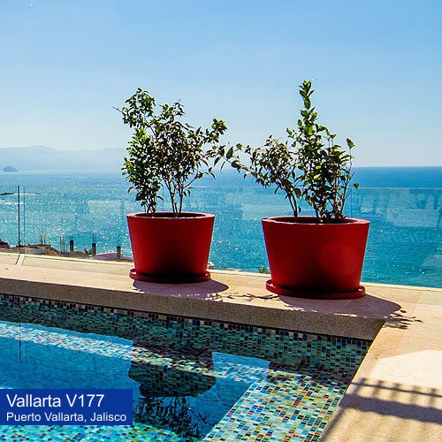 Macetas redondas para balcon de alberca en el desarrollo V177 de Puerto Vallarta