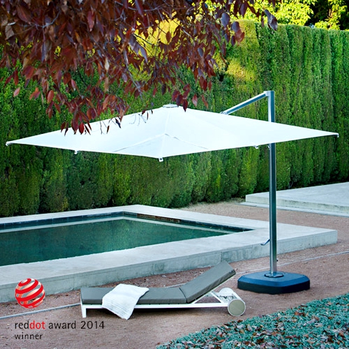 Sombrilla de poste lateral Zeni con tela Sunbrella y poste de aluminio